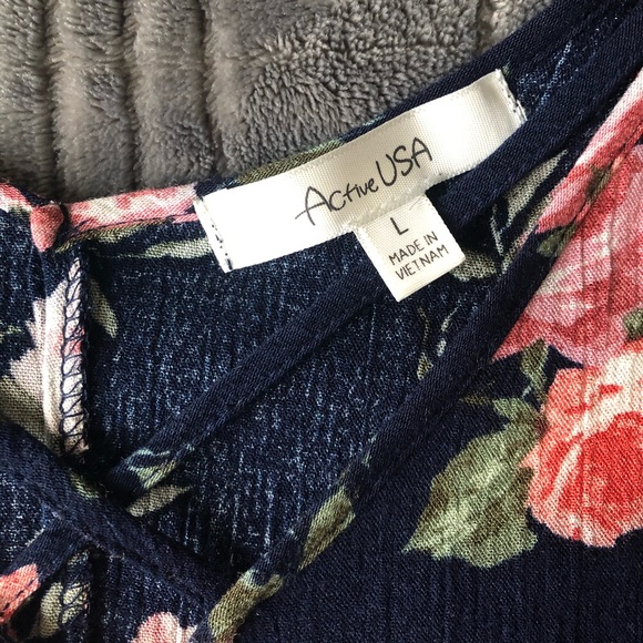 Cropped Tie Front Cold Shoulder Shirt - Picture 4 of 11